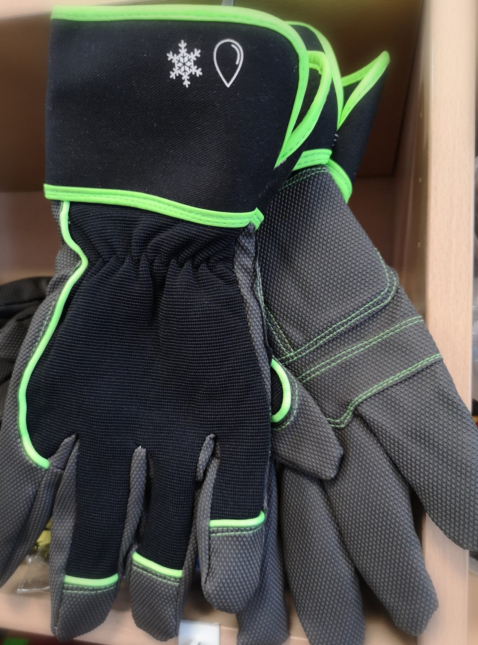 Žieminės neperšlampančios pirštinės su membrana